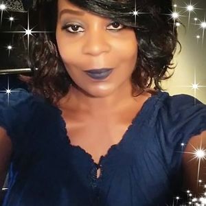 Meet your Posher, Denetra